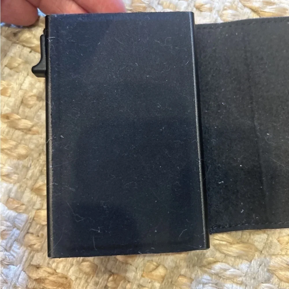 Type Black Carbon Fiber Money Clip Sleek Design-Air tag wallet